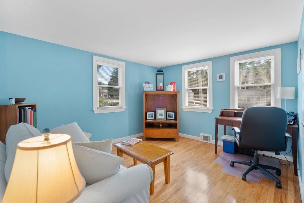 21 Columbine Road Norwood, MA 02062 - Photo 19 of 39 Gallery Image 19