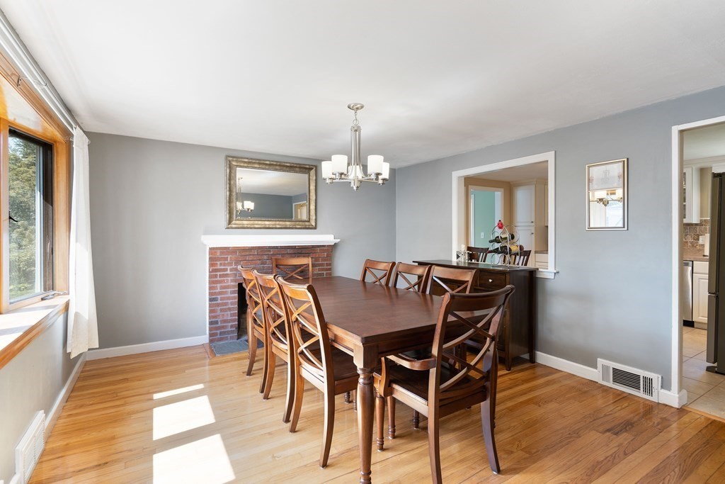 21 Columbine Road Norwood, MA 02062 - Photo 4 of 39 Gallery Image 4