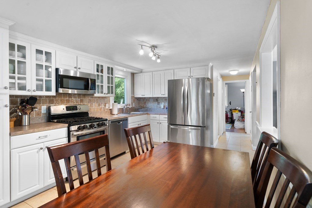 21 Columbine Road Norwood, MA 02062 - Photo 7 of 39 Gallery Image 7