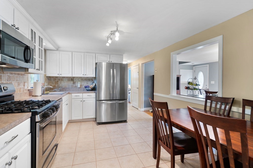 21 Columbine Road Norwood, MA 02062 - Photo 8 of 39 Gallery Image 8
