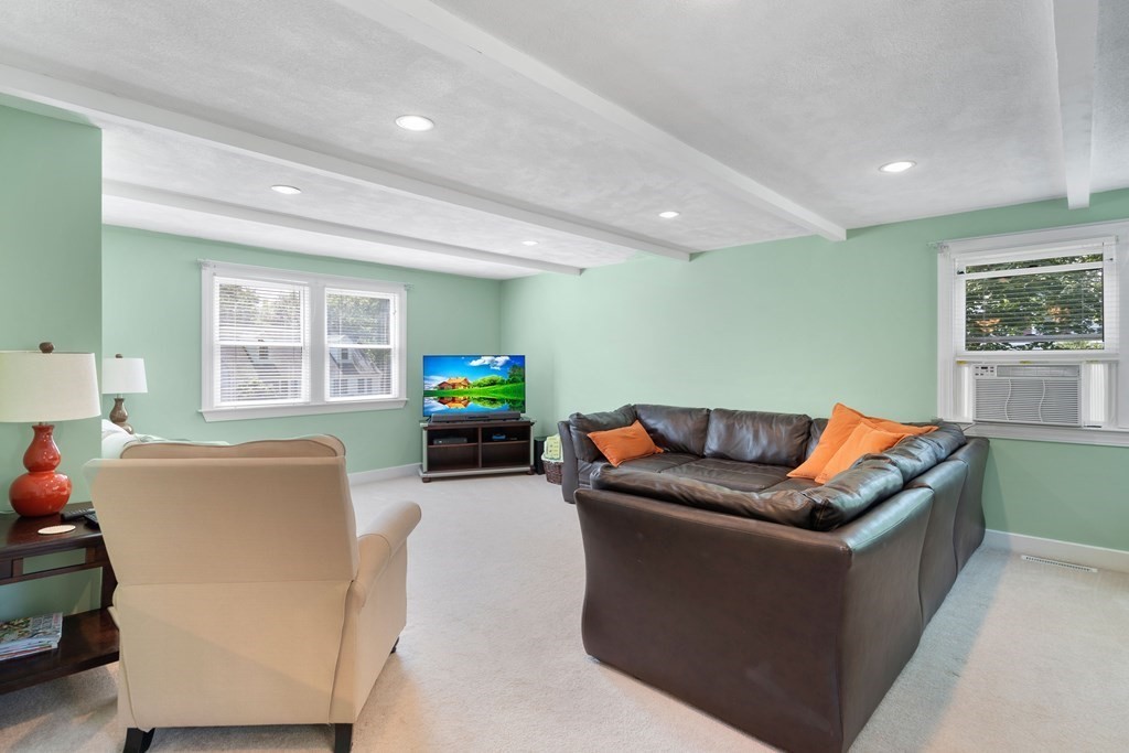 21 Columbine Road Norwood, MA 02062 - Photo 10 of 39 Gallery Image 10