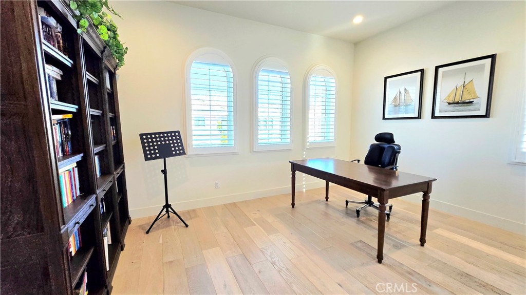 56 Redshift Irvine, CA 92618 - Photo 43 of 67 a living room with furniture and a window