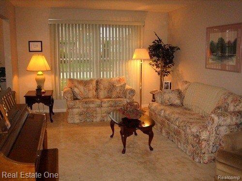 2925 Santia Road Troy, MI 48085 - Photo 9 of 15 liv rm.JPG