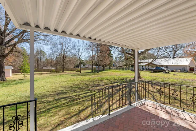 a view of an outdoor space