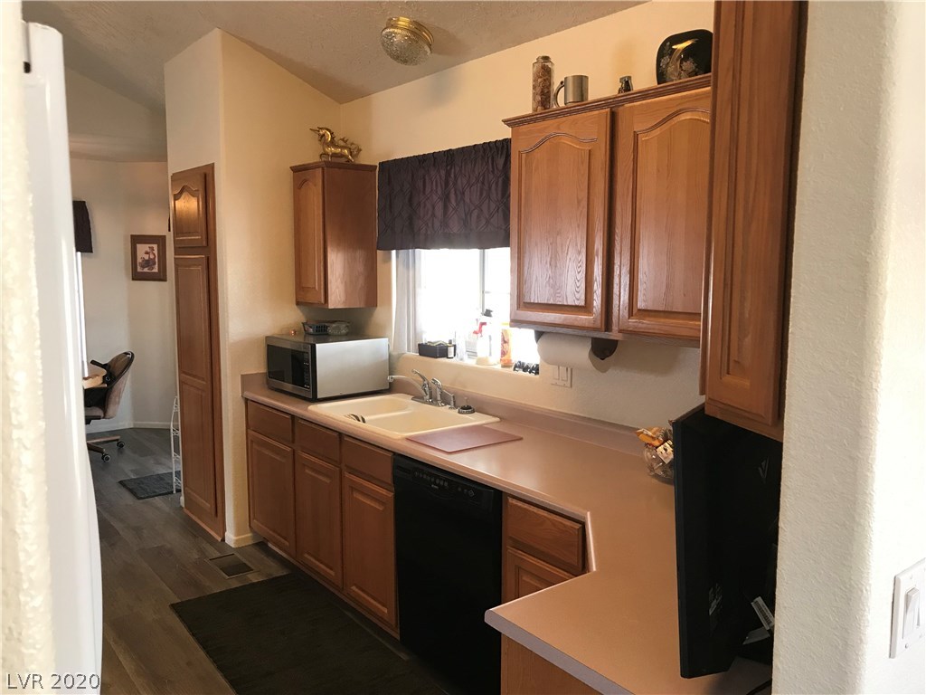 1280 East Gamebird Road Pahrump, NV 89048 - Photo 13 of 49 Gallery Image 13
