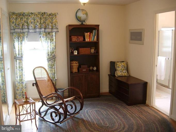 15212 Redgate Drive Silver Spring, MD 20905 - Photo 20 of 28 a living room with furniture