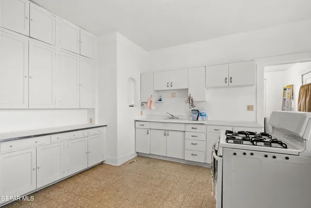 $300,000 | 3901 McKinley Avenue, El Paso, TX 79930