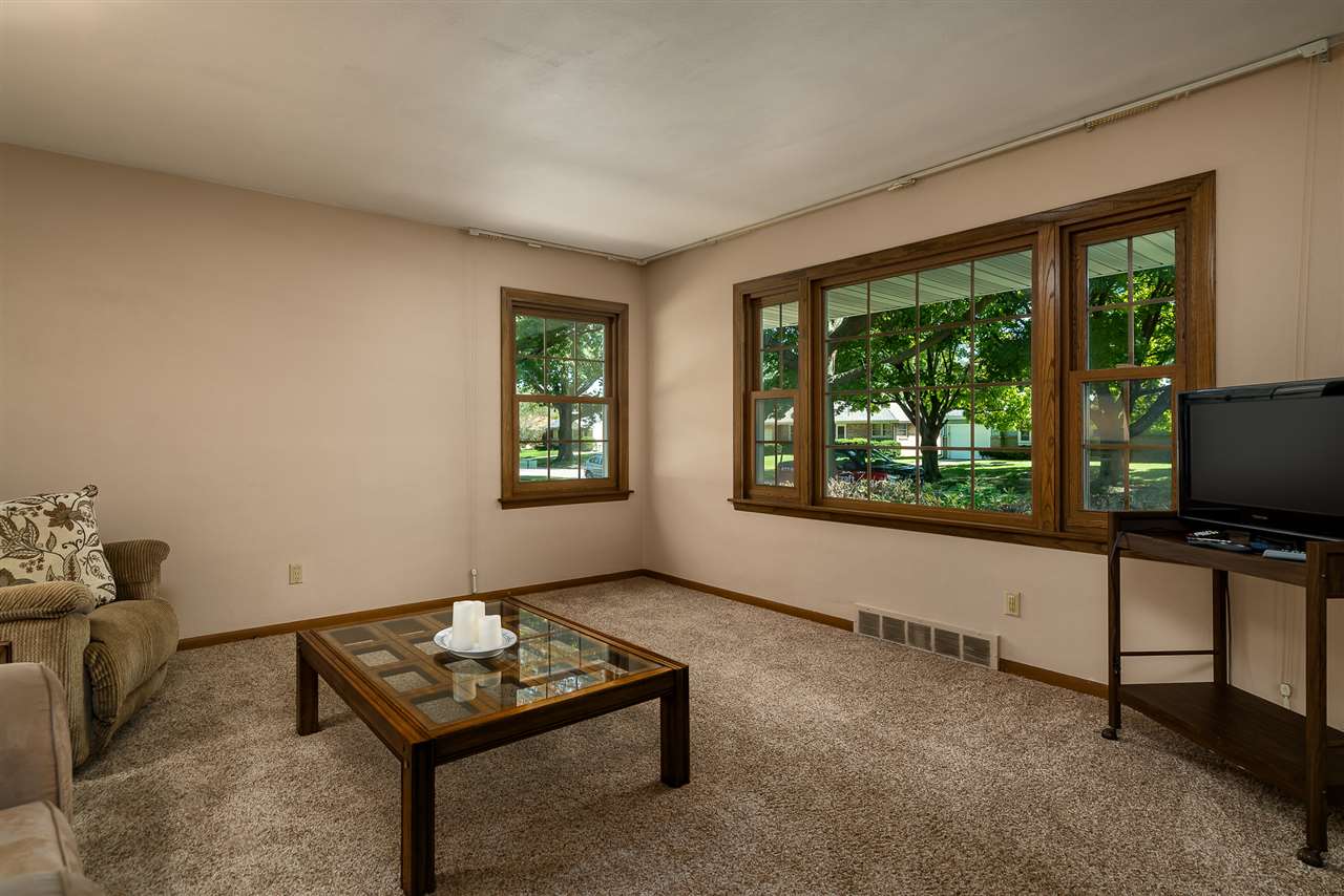 1104 Brookfield Road Rockford, IL 61107 - Photo 3 of 22 a living room with furniture and a window