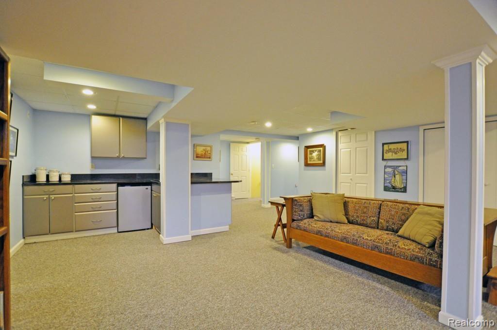 557 Robert John Street Grosse Pointe, MI 48236 - Photo 27 of 41 26.jpg