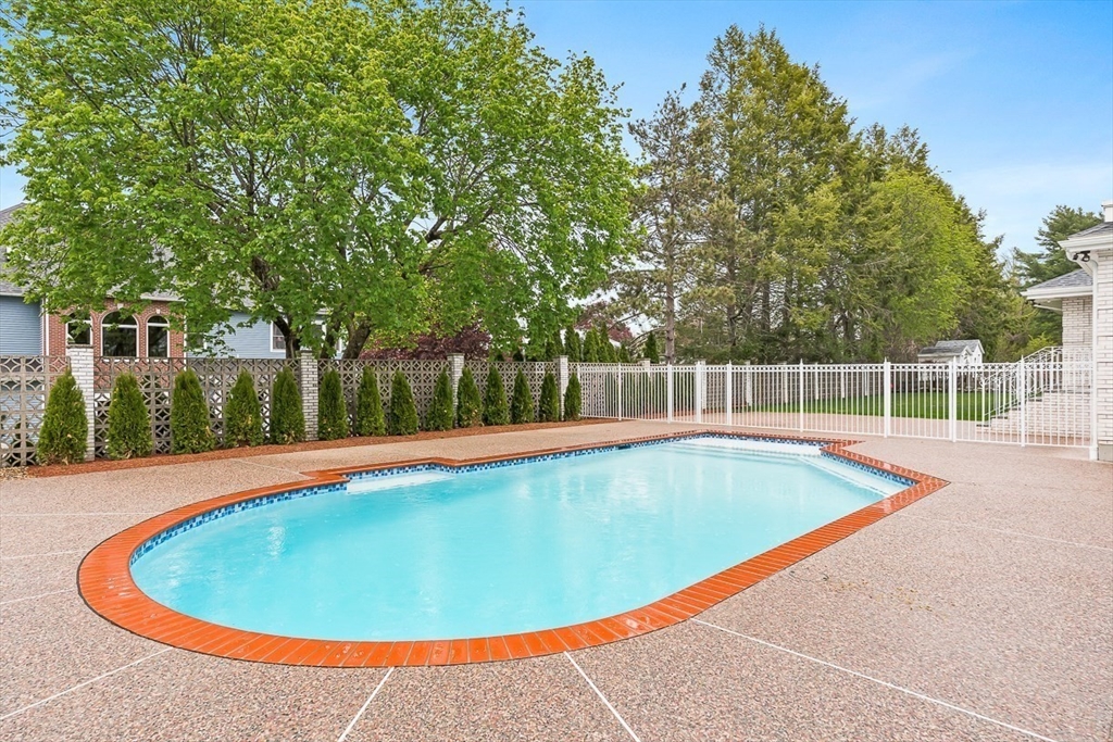 10 Viking Road Winchester, MA 01890 - Photo 4 of 41 Gallery Image 4