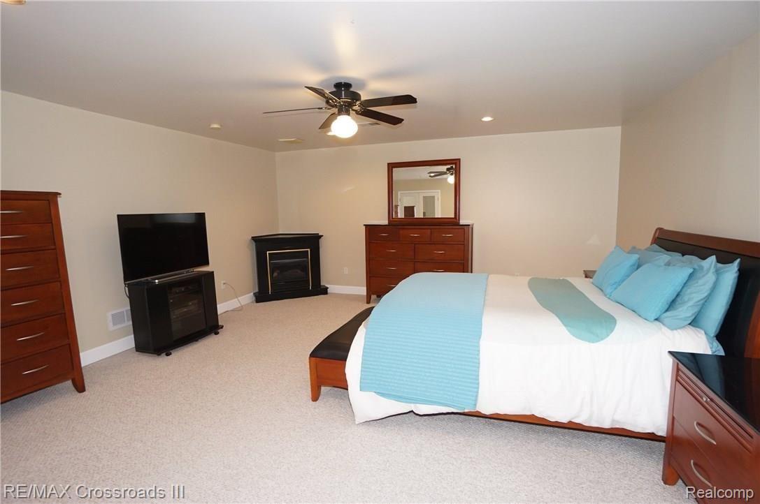 22132 Bell Road New Boston, MI 48164 - Photo 20 of 28 BEDROOM LOWER 1.jpg