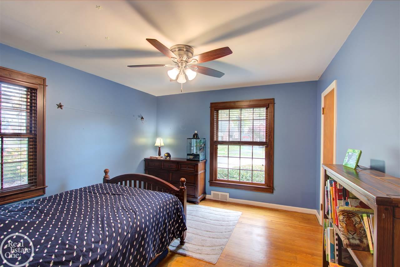 1557 Torrey Road Grosse Pointe, MI 48236 - Photo 13 of 38 31364207-12.JPG