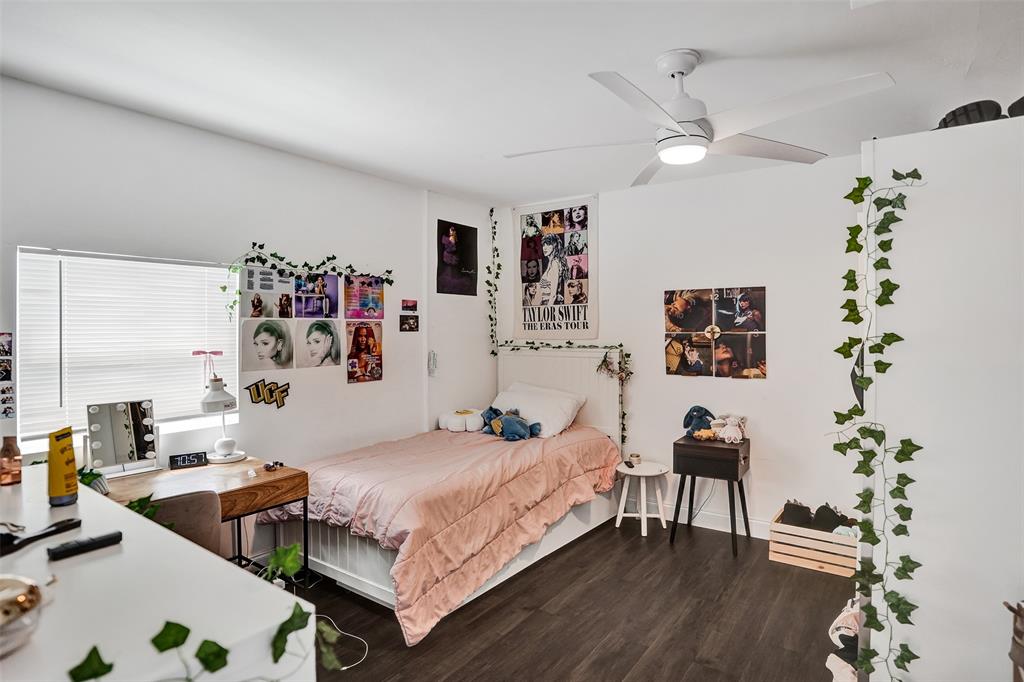 930 Greenbriar Avenue Davie, FL 33325 - Photo 8 of 28 a bedroom with a bed and a potted plant