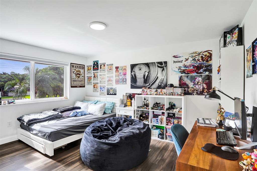 930 Greenbriar Avenue Davie, FL 33325 - Photo 10 of 28 a living room with furniture and a window