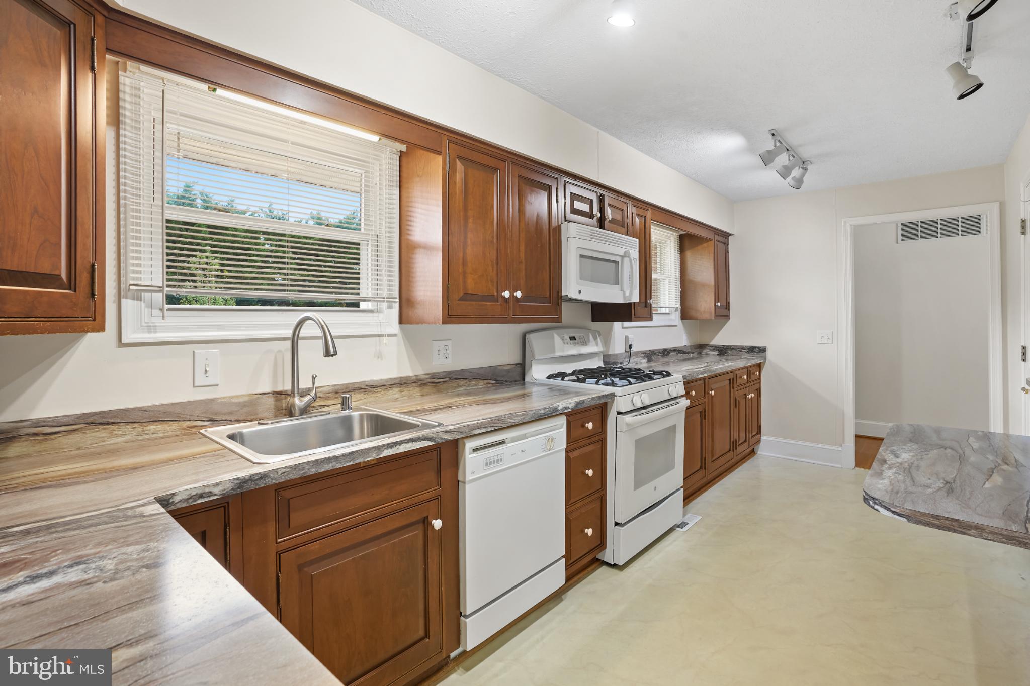 2718 Riva Road Annapolis, MD 21401 - Photo 3 of 25 Gallery Image 3