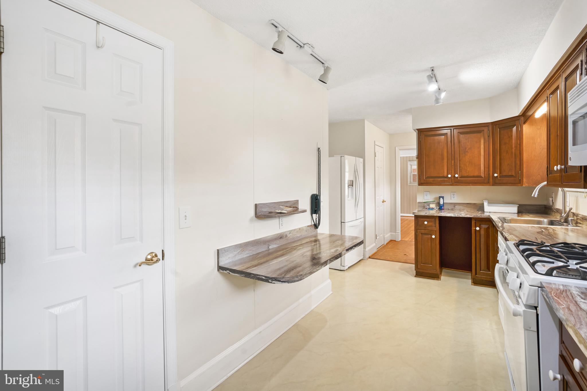 2718 Riva Road Annapolis, MD 21401 - Photo 6 of 25 Gallery Image 6