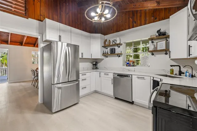 $899,000 | 17790 Caloosa Road, Alva, FL 33920