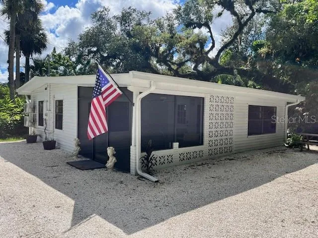 $899,000 | 17790 Caloosa Road, Alva, FL 33920