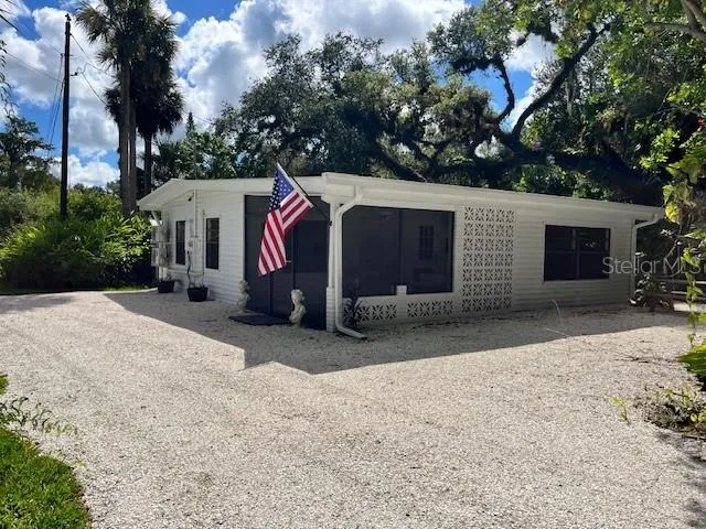 $899,000 | 17790 Caloosa Road, Alva, FL 33920