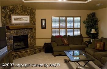 8305 Whittier Drive Amarillo, TX 79110 - Photo 2 of 9 Living Room