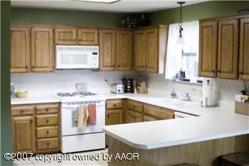 8305 Whittier Drive Amarillo, TX 79110 - Photo 3 of 9 Kitchen