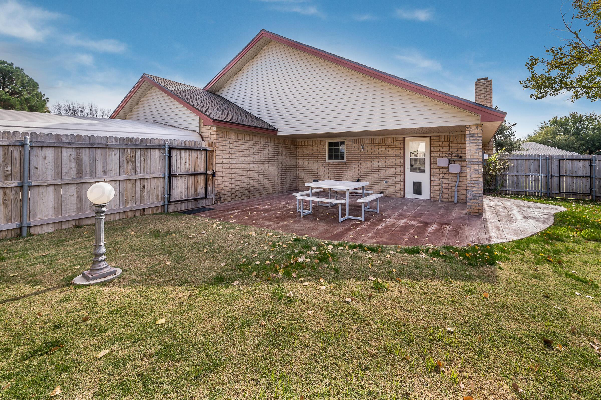 7212 Dukes Place Amarillo, TX 79109 - Photo 19 of 21 a view of a house with backyard and sitting area