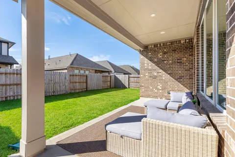 $399,000 | 444 Texoma Plains Drive, Conroe, TX 77304
