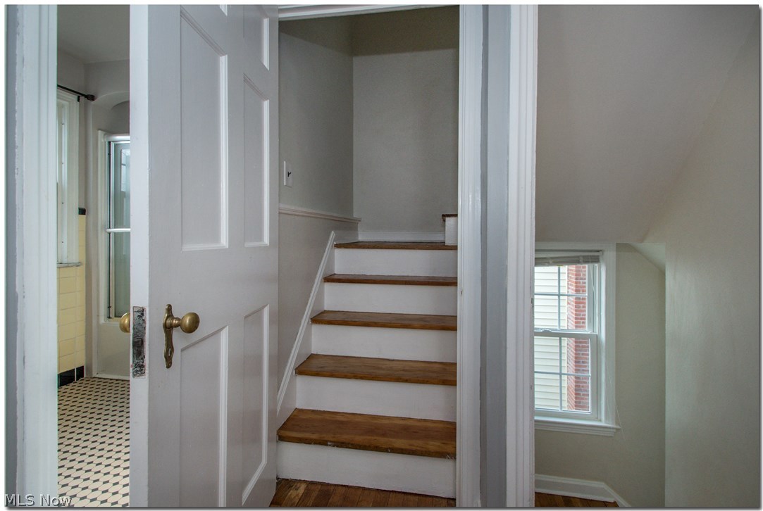 3695 Strathavon Road Cleveland, OH 44120 - Photo 26 of 32