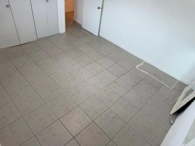 a view of a utility room