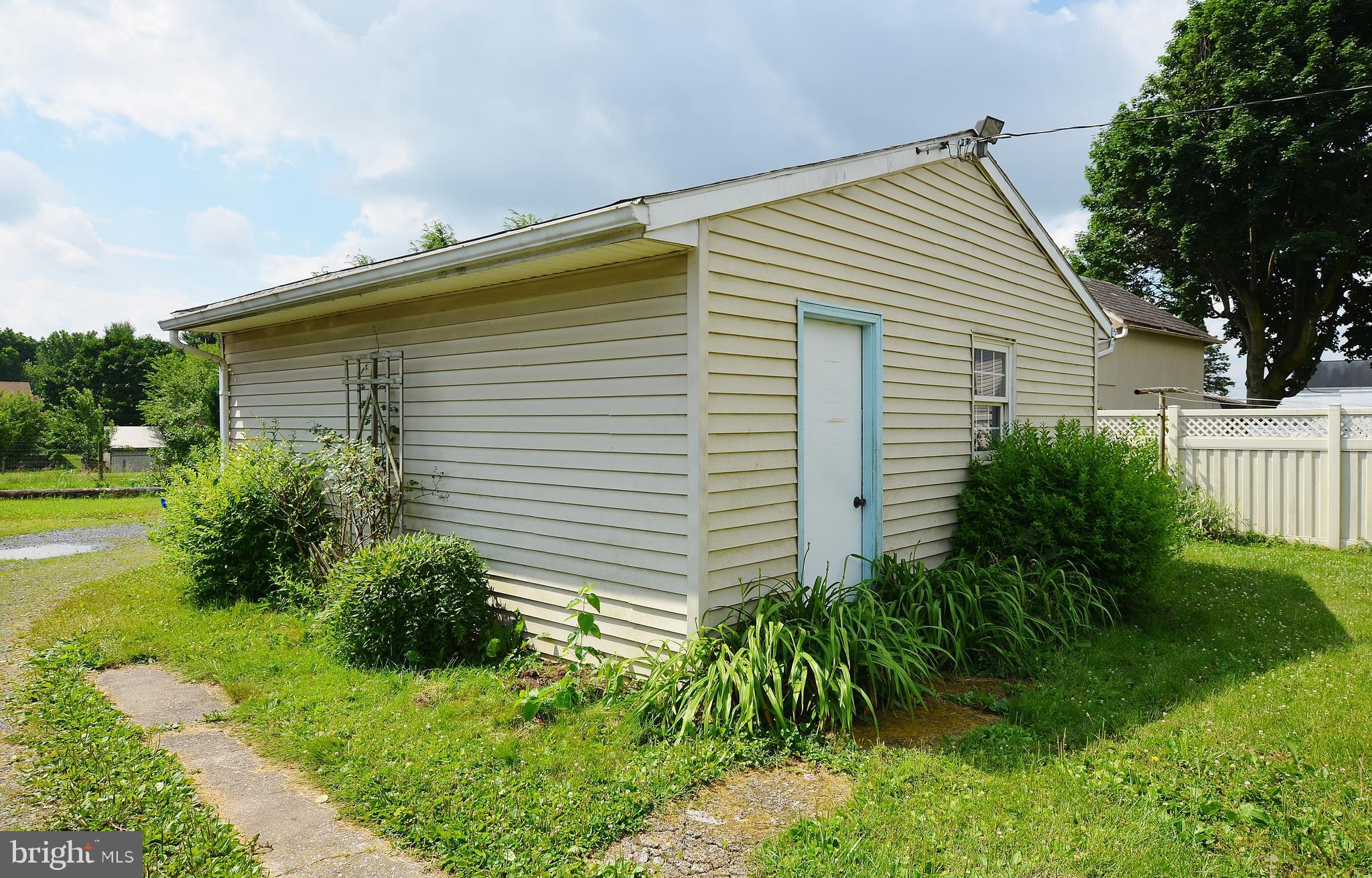 61 South Line Road Stevens, PA 17578 - Photo 4 of 18 Garage