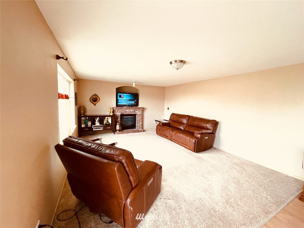 502 South 53rd Place Renton, WA 98055 - Photo 7 of 23 a living room with furniture