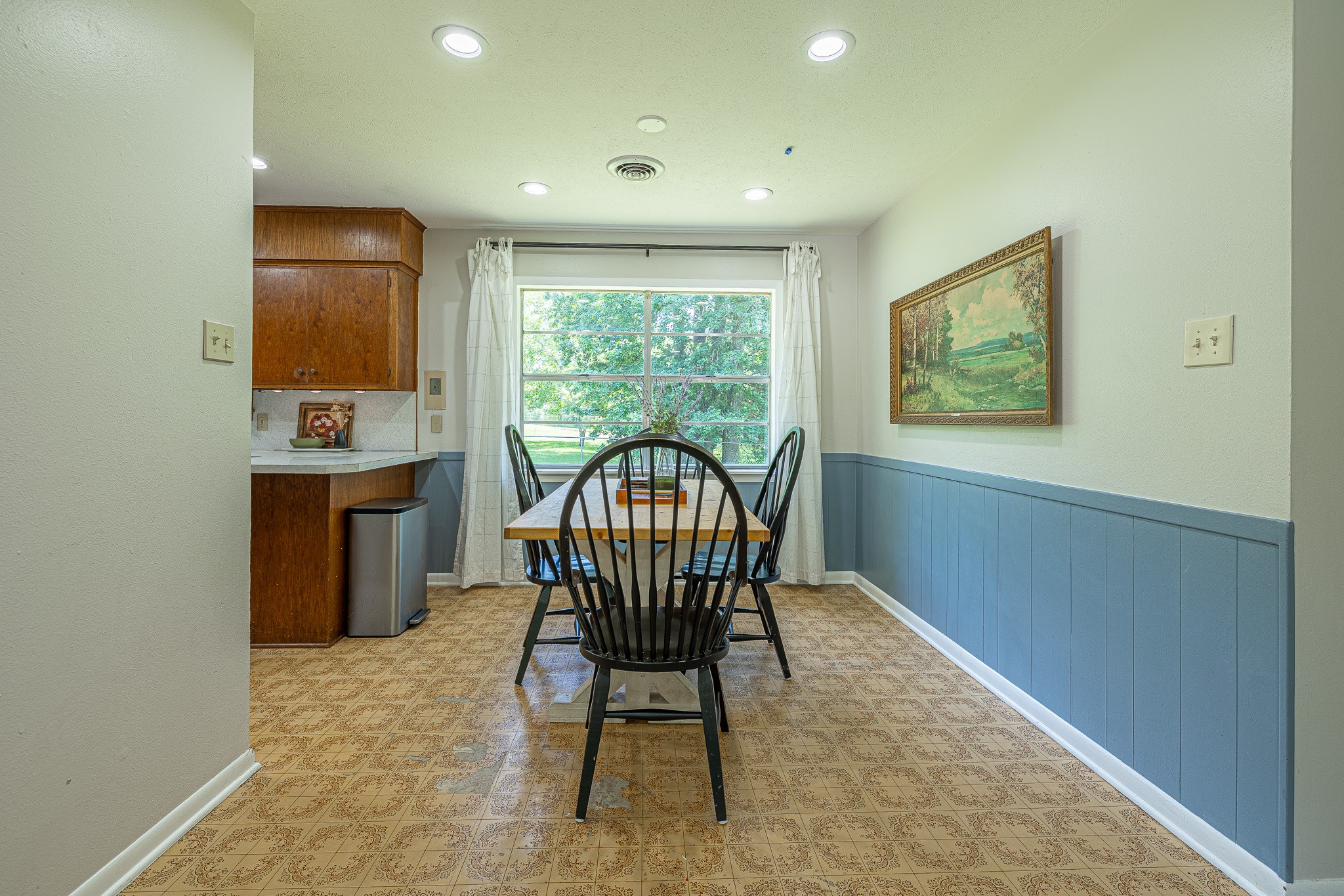 1009 Fish Hatchery Road Huntsville, TX 77320 - Photo 10 of 16 a workspace with furniture and a window