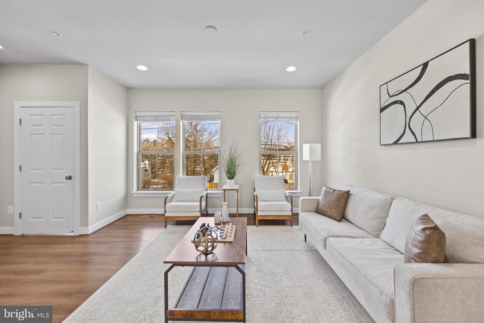 14247 Travilah Road Rockville, MD 20850 - Photo 13 of 100 Living Room
