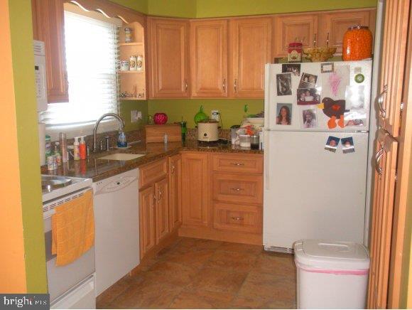 272 Heron Road Tuckerton, NJ 08087 - Photo 3 of 24