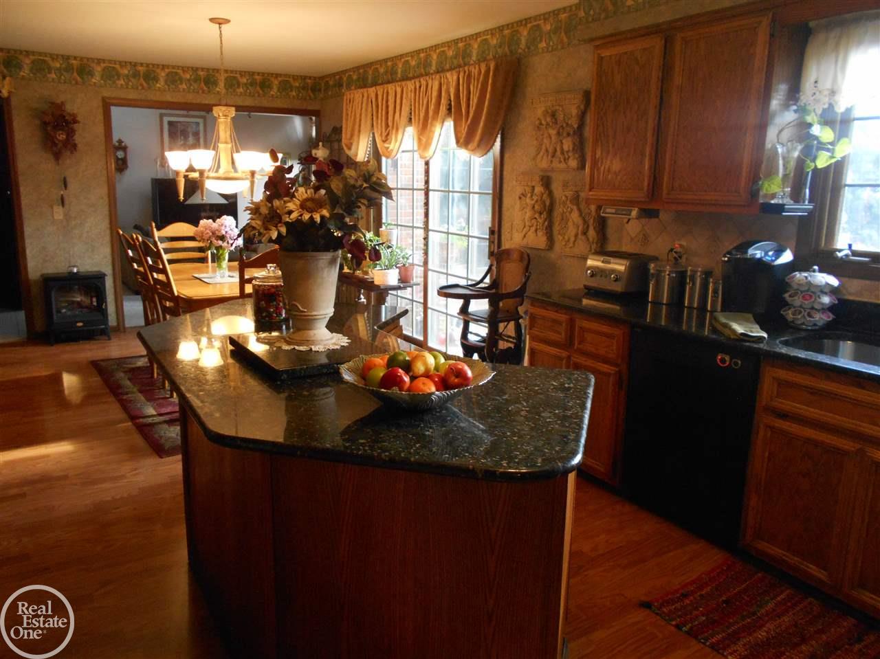 736 Stanford Circle Rochester Hills, MI 48309 - Photo 15 of 41