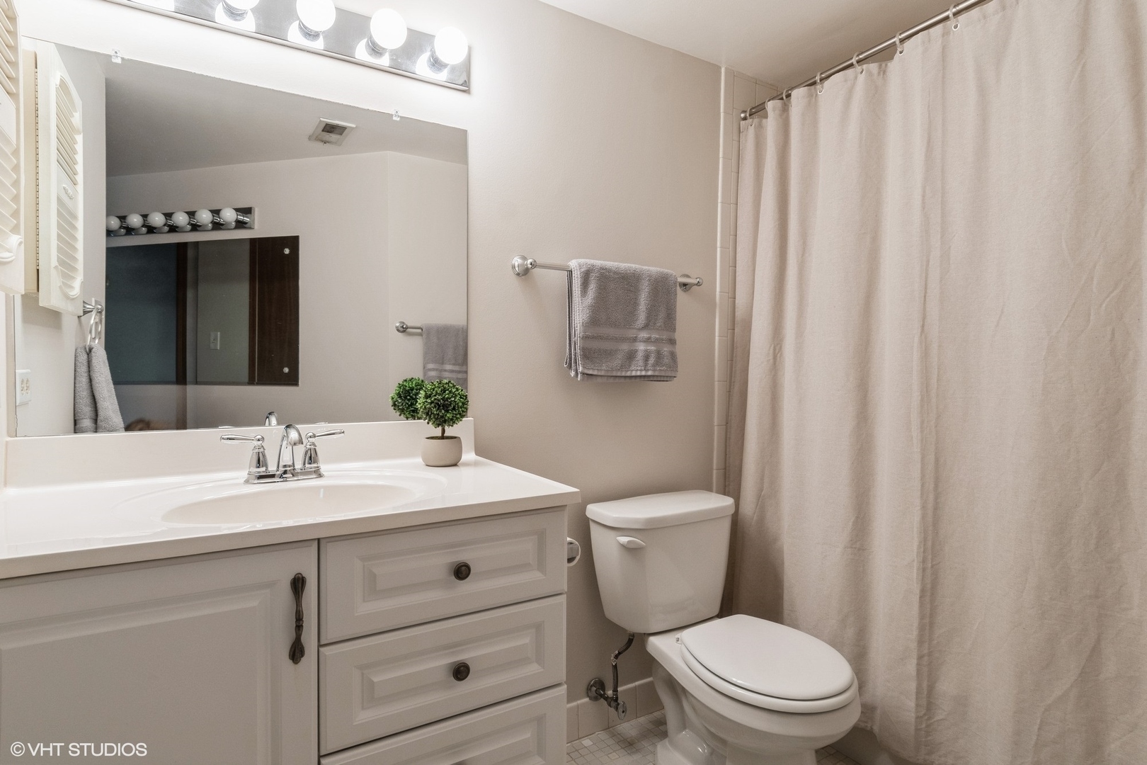 1258 Chalet Road, Unit 101 Naperville, IL 60563 - Photo 19 of 22 a bathroom with a toilet a sink and a mirror