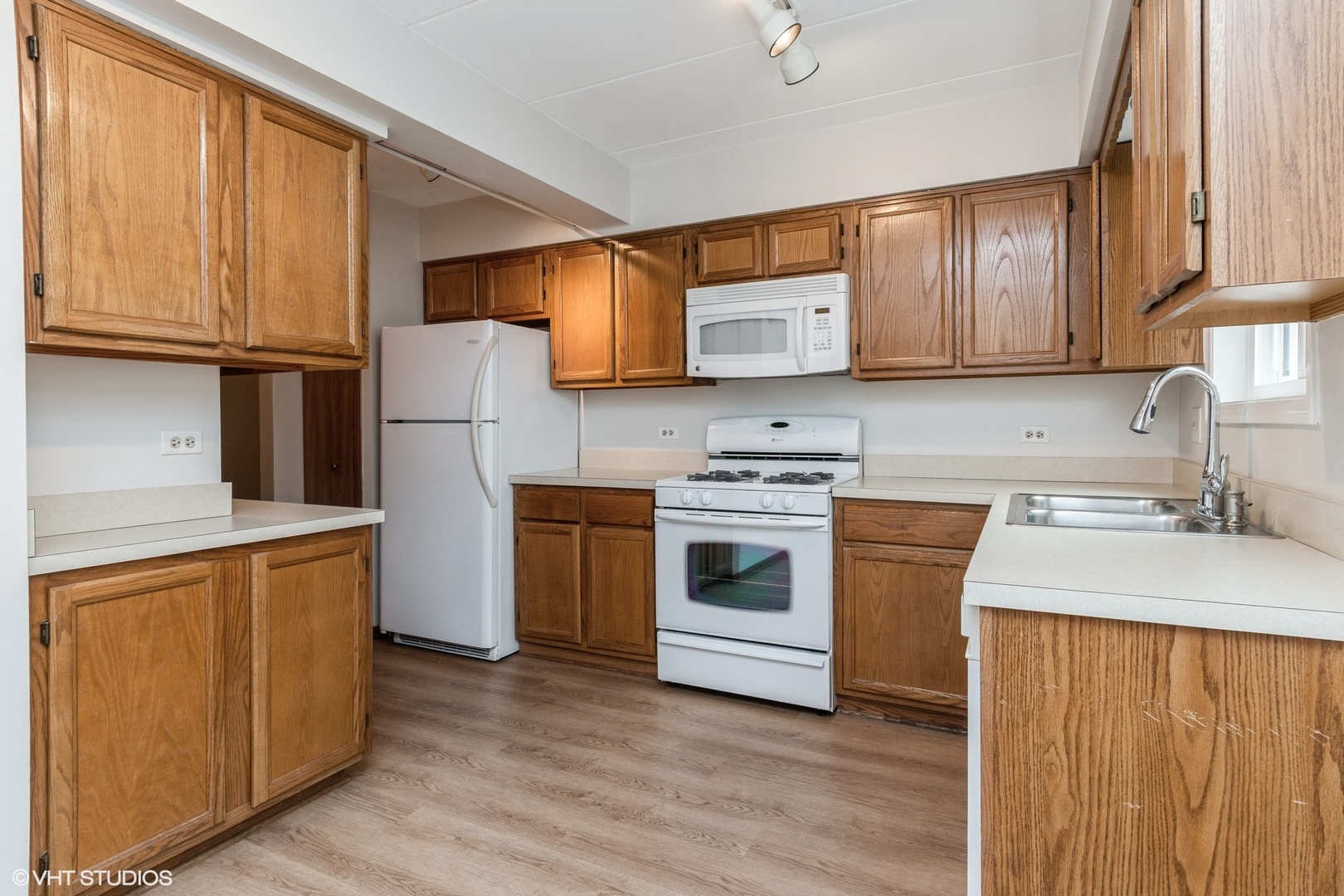 1258 Chalet Road, Unit 101 Naperville, IL 60563 - Photo 8 of 22 a kitchen with a sink stove and refrigerator