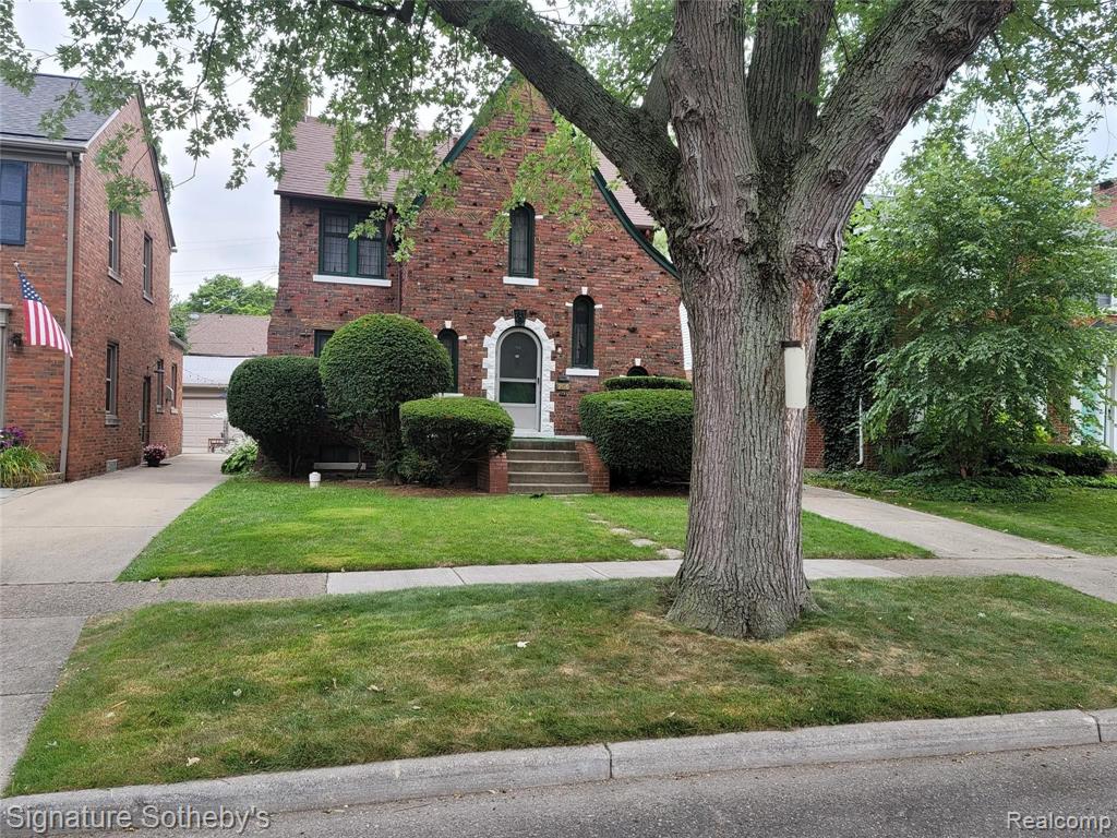266 Moran Road Grosse Pointe Farms, MI 48236 - Photo 1 of 20