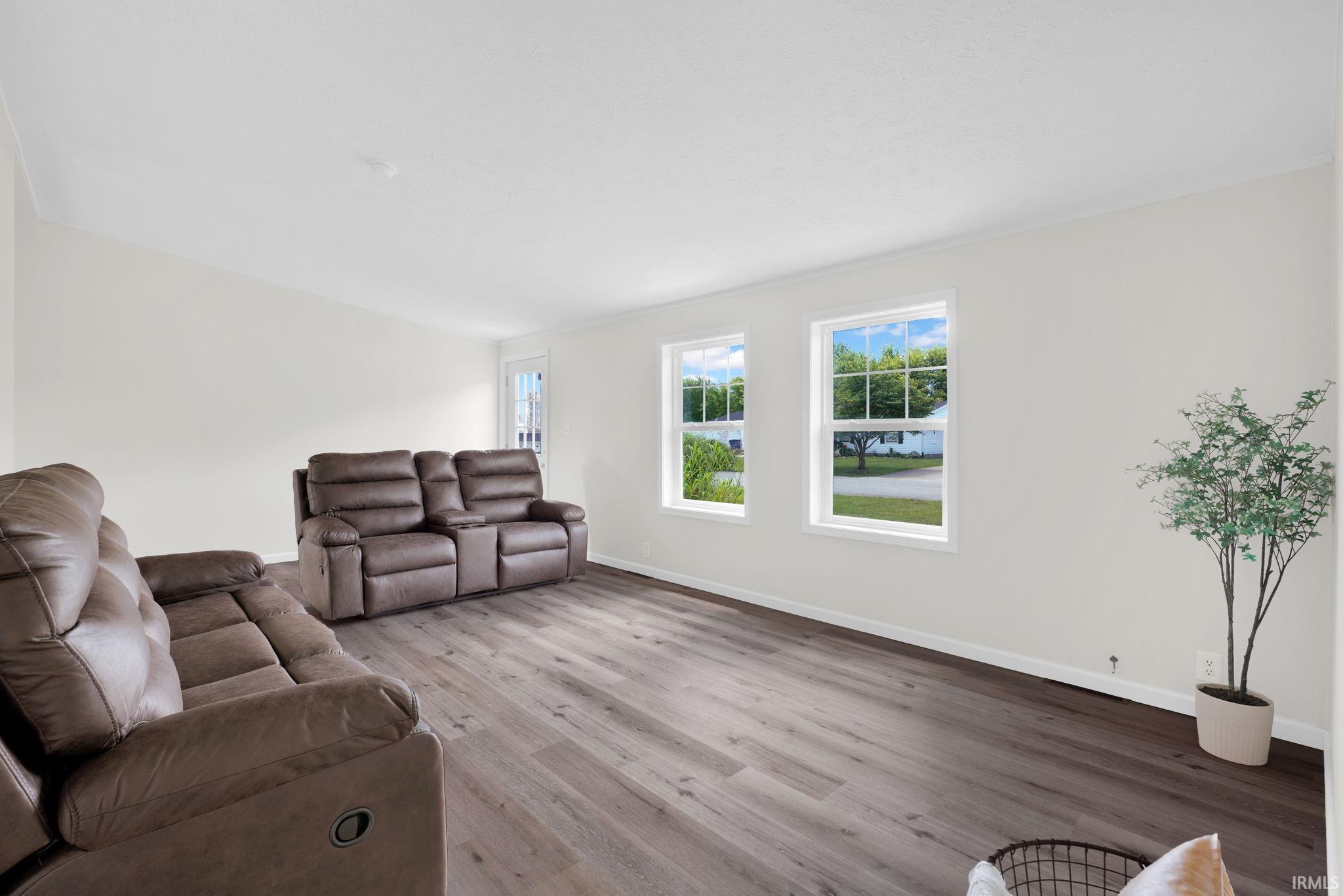 425 Dale Street Mitchell, IN 47446 - Photo 4 of 25