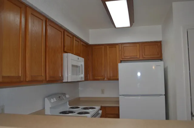 $235,000 | 2881 Huntington Boulevard, Unit 235, Fresno, CA 93721