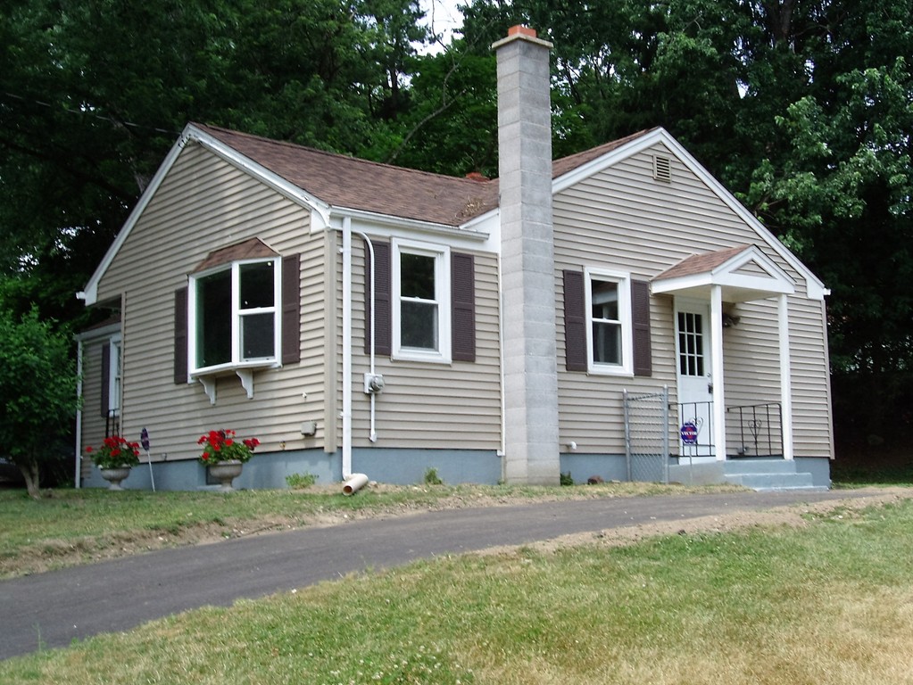 22 Gatewood Road Springfield, MA 01119 - Photo 2 of 11