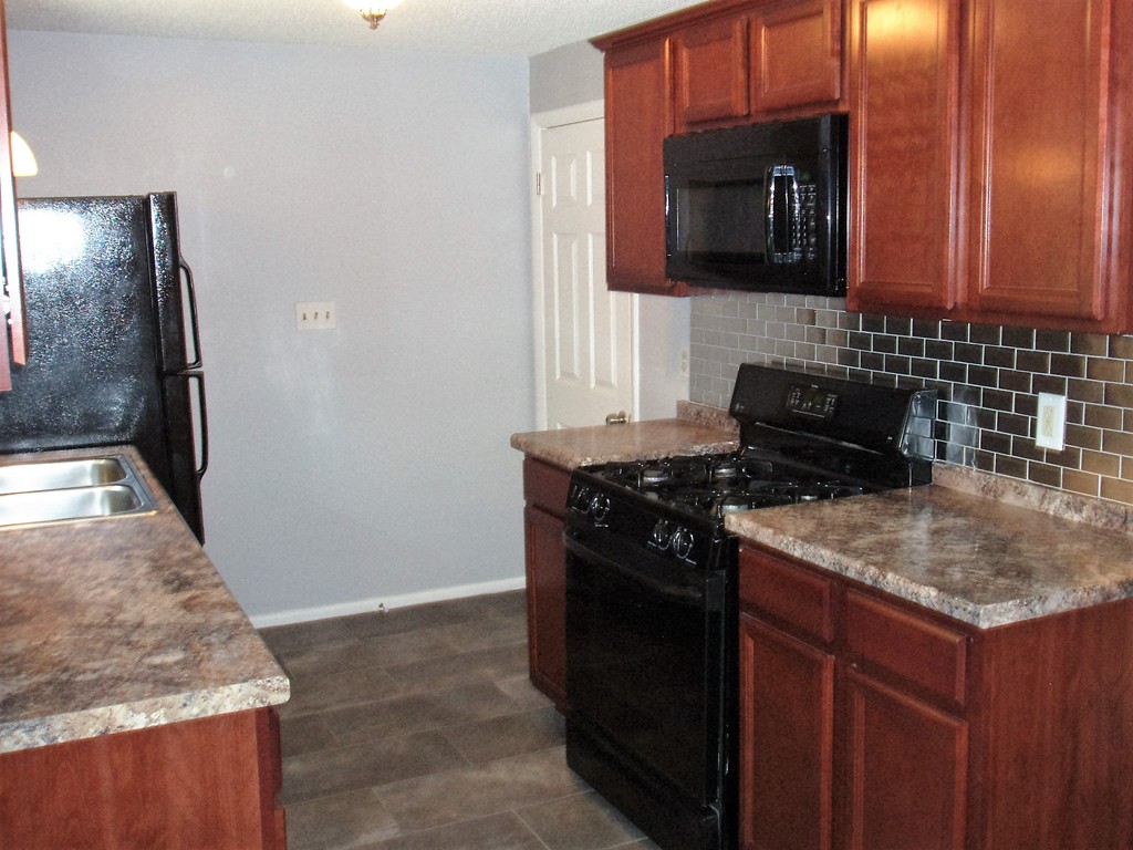 22 Gatewood Road Springfield, MA 01119 - Photo 3 of 11