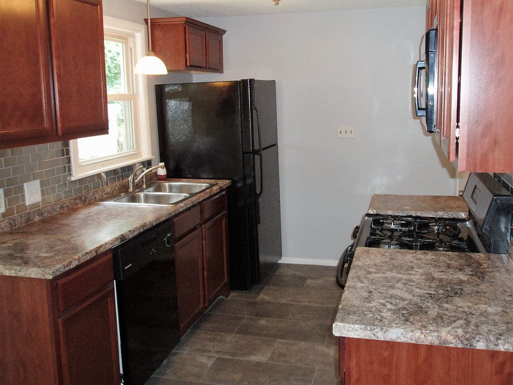 22 Gatewood Road Springfield, MA 01119 - Photo 4 of 11