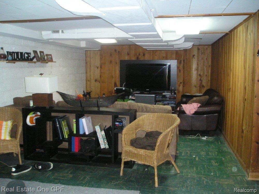 279 Lothrop Road Grosse Pointe, MI 48236 - Photo 19 of 25 19 Rec room