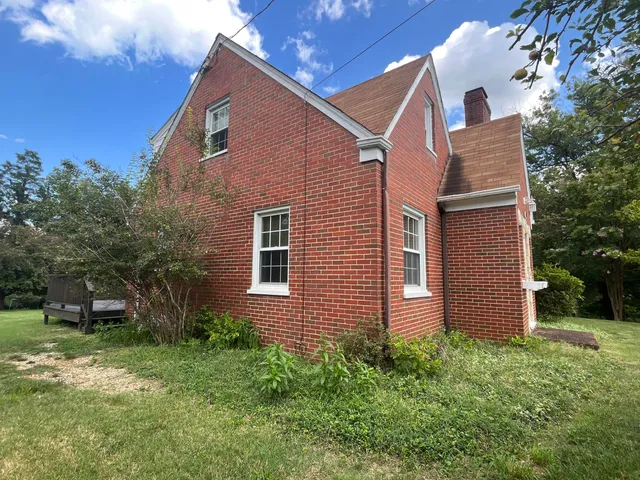 $354,500 | 826 Red Lane, Salem, VA 24153