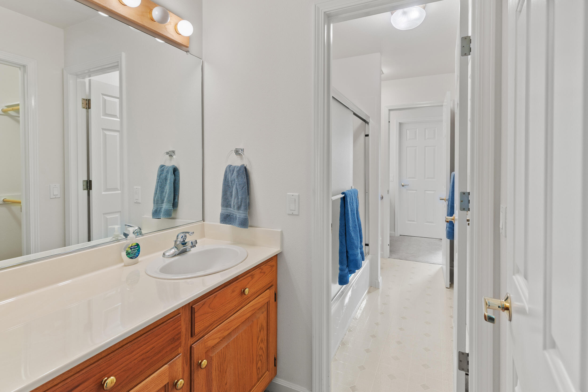 280 Naturescape Road Grants Pass, OR 97527 - Photo 29 of 60 Jack and Jill Bath