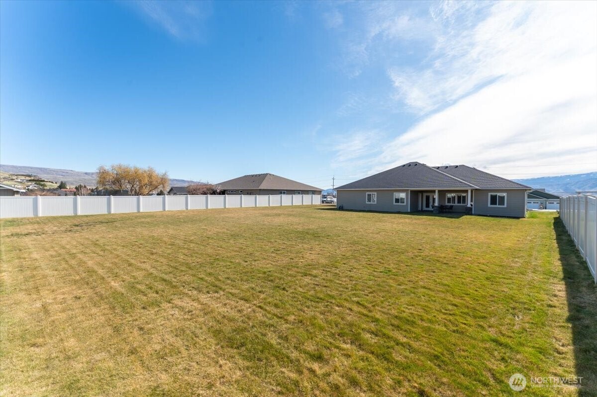 819 Autumn Crest Drive Wenatchee, WA 98801 - Photo 11 of 38