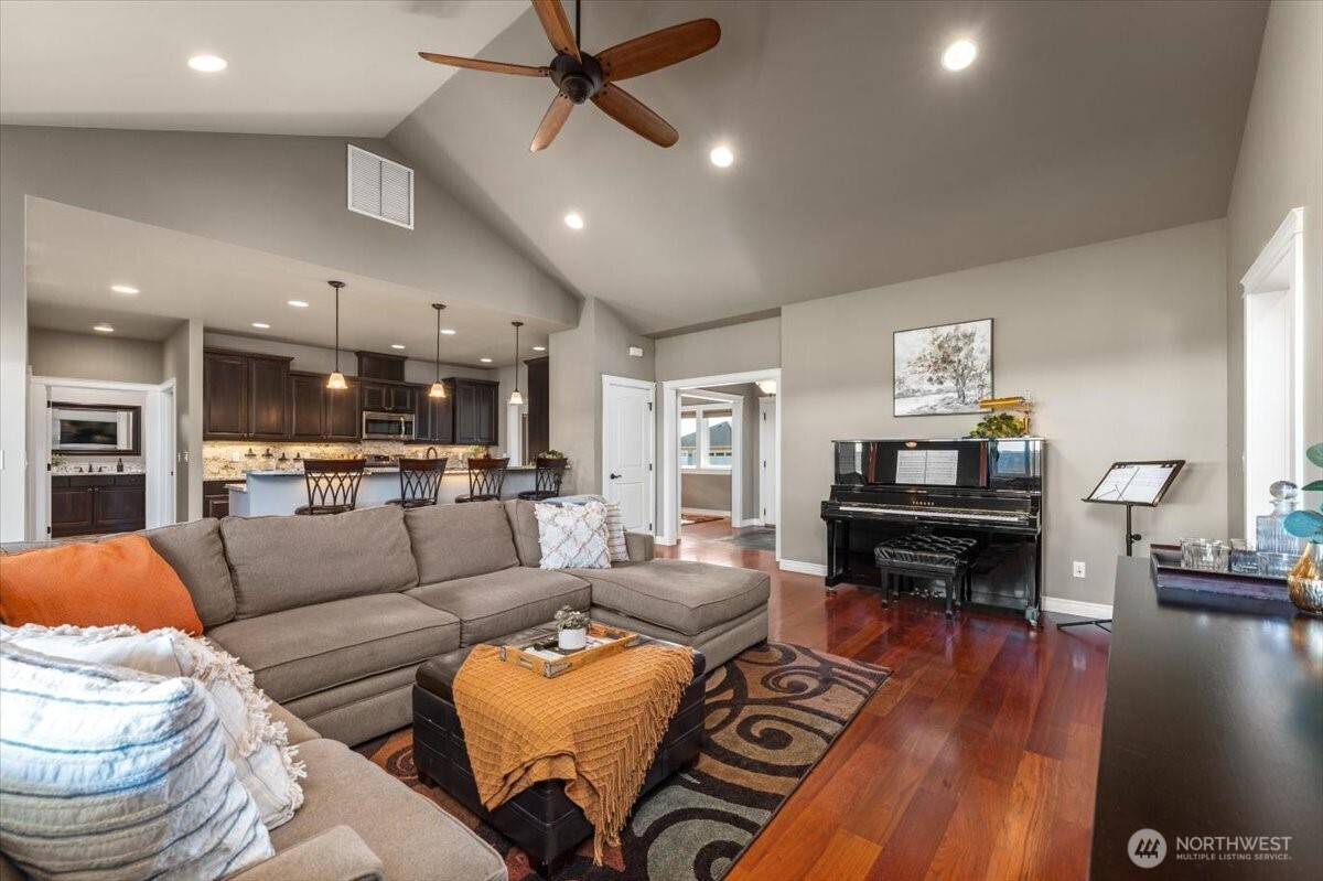 819 Autumn Crest Drive Wenatchee, WA 98801 - Photo 13 of 38