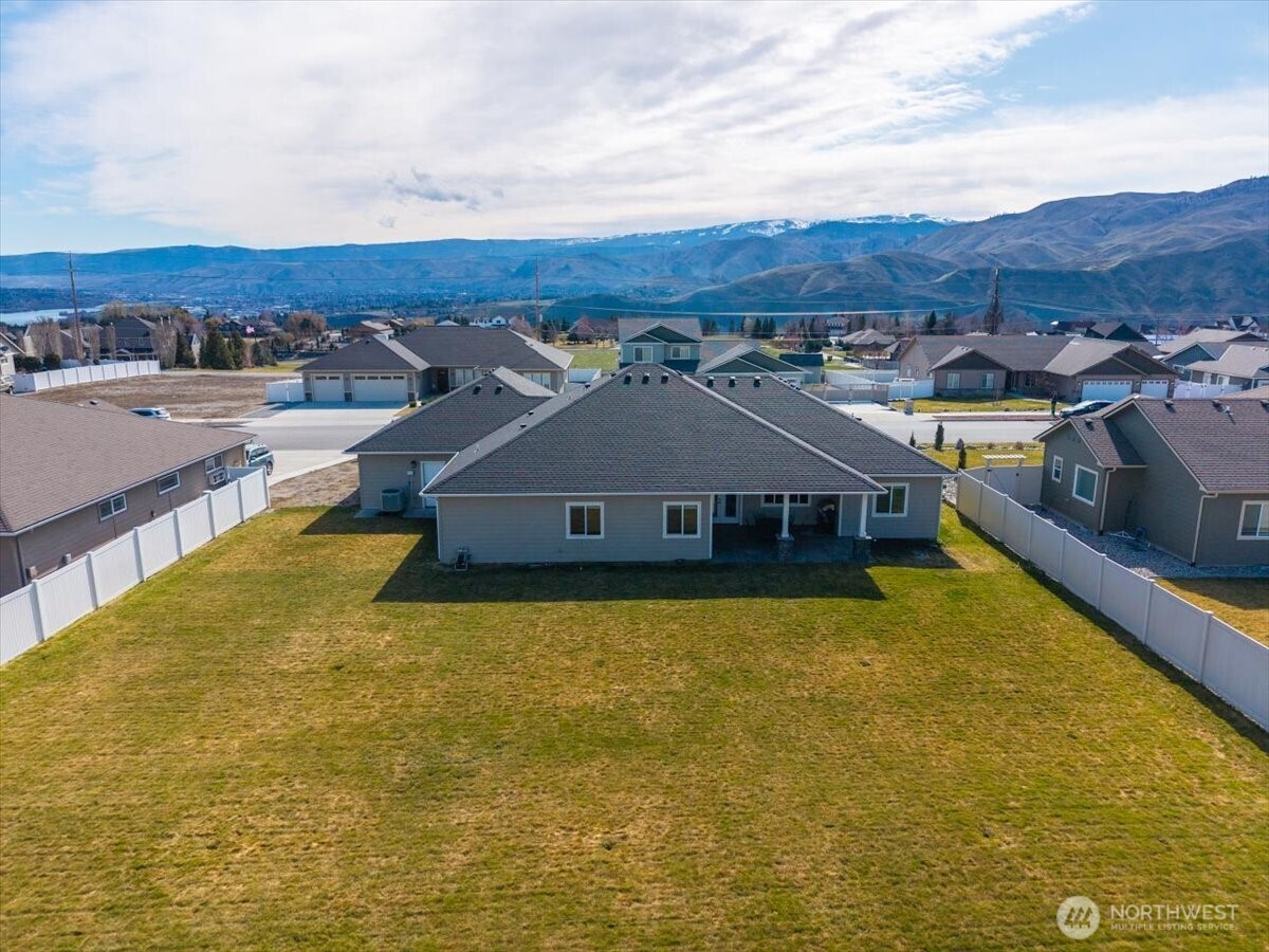 819 Autumn Crest Drive Wenatchee, WA 98801 - Photo 7 of 38