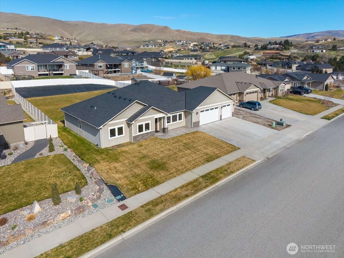 819 Autumn Crest Drive Wenatchee, WA 98801 - Photo 9 of 38